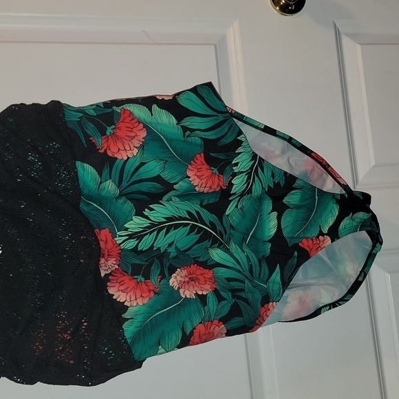 Boutique Plus Size Swimsuit 2X with Hawaiian 🌺 florals and Lacey overlay tank - Picture 2 of 4